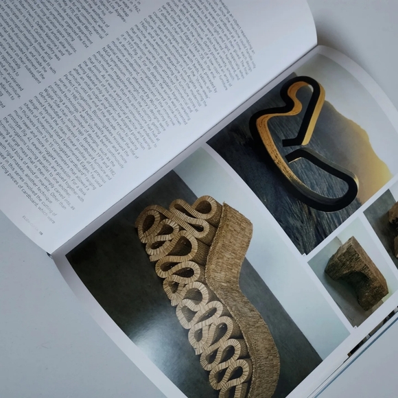 Frank Ghery architecture book - Picture 2 of 3